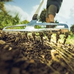 Лопати Fiskars Xact