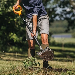 Лопати Fiskars Solid