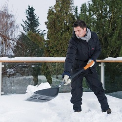 Лопати для снігу Fiskars Solid